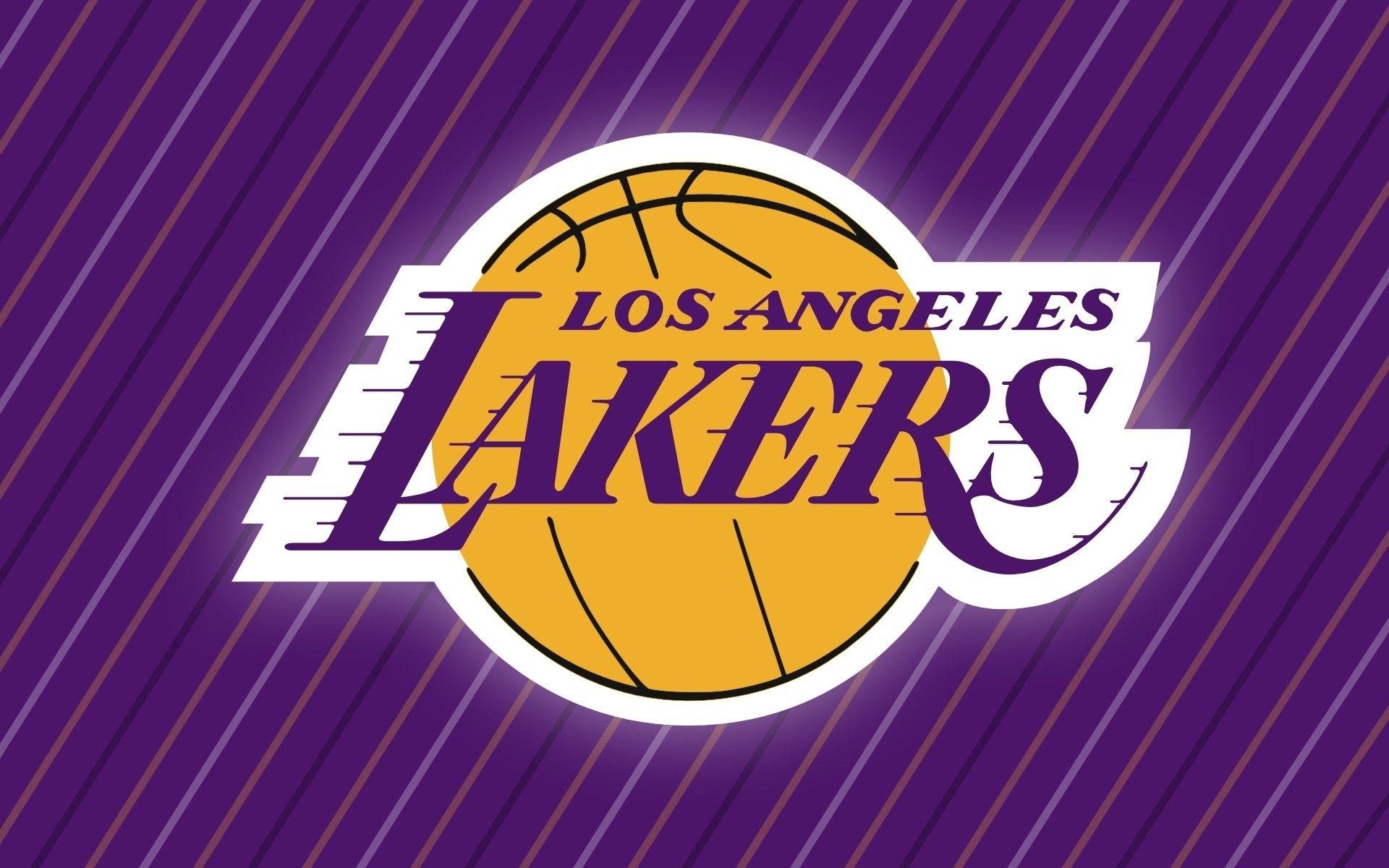NBA新星安东尼·爱德华兹活动期间展现惊人身材，雕刻版腹肌引爆社交媒体！