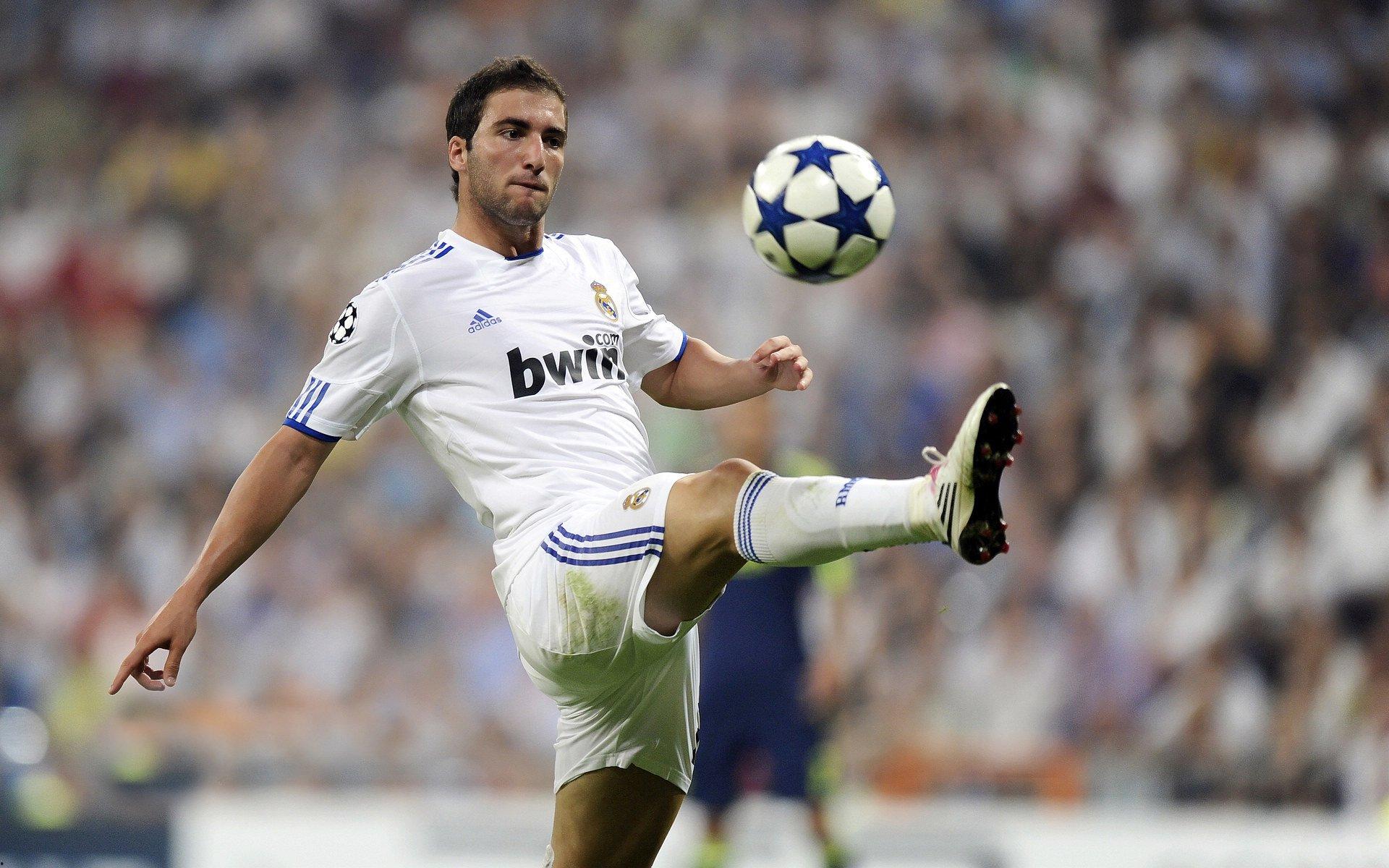 奥林匹亚科斯主帅坦言阿隆索仍需时间打磨 但坚信皇马已具欧冠夺冠实力